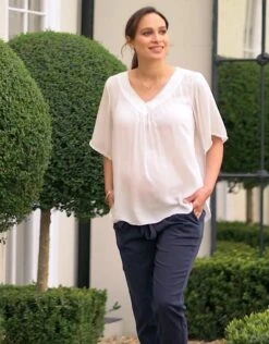 Seraphine Haut Grossesse Ample – Blanc -Seraphine 1128204008 6a9919510502a2ff45ce0b5f806df9f9b96e45e9334e4ff636639ec0a348ee27 d 640