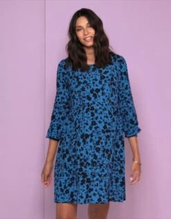 Seraphine Robe Grossesse Et Allaitement à Fleurs – Bleu -Seraphine 1182172627 98d83fec68211fa12bdacd9fc008114ee4e901a1224be369a15c2de0ba4fd27c d 640