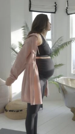 Seraphine Robe à Capuche 3 En 1 De Grossesse Et Portage - Rose Foncé -Seraphine 1593741824 cc68f36bbe06734bfa82cf293826dda5b539e9ec75aaa2ac33129b1d7217abd9 d 640