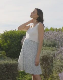 Seraphine Robe Grossesse Et Allaitement Bi-matière – Blanc/Vert Sauge -Seraphine 1653428480 b87567472eb83c837adb9f75da73f975944b32d4125d5f2e85af9733ce8961fd d 640