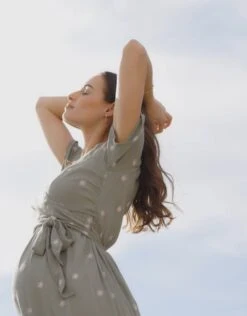 Seraphine Robe Longue Grossesse Et Allaitement Tissée Kaki -Seraphine 1653428820 3d10b11585c857140a2bf09f1b3685dd56d57bbfc0388418a91910eb6750f53e d 640