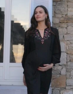 Seraphine Robe Grossesse Et Allaitement Brodée Noire -Seraphine 1656698937 71648dc2ff67696e1ff28bed4708bf8e471dd557e50a2d759a32136869811b83 d 640