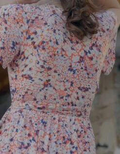 Seraphine Robe Grossesse Cache-cœur à Motif Floral Rétro -Seraphine 1656760922 9c6139b4889420125c11537249e0e2cfaf0db9c1416fefe368cf99450f3493d5 d 640