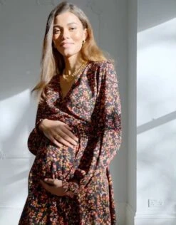 Seraphine Robe De Grossesse Cache-cœur à Motif Floral -Seraphine 1656786944 9df4f68e102373b142a0d0cb1645f2b40e3c9975733988ae677cde6256f2165a d 640