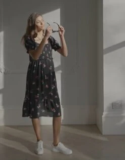 Seraphine Robe De Grossesse à Allaitement Noire à Imprimé Fleuri -Seraphine 1657147624 0c5ac53203a6cadf51d232644fea947293faa06cace957df09225e5a531c438c d 640