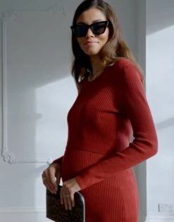 Seraphine Robe Grossesse Et Allaitement En Maille Côtelée Midi – Rouge Brique -Seraphine 1657147729 2aaee5d596b674808a08106e246ec06f7be7c1eb4811cc1d642340436e4d61db d 640