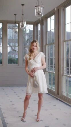 Seraphine Robe De Mariée Grossesse Courte Décolletée Dans Le Dos - Ivoire -Seraphine 1664266458 4488f984b72cf2337f33b302dd003c0ed24d100b8d545677d1d447da8e31e036 d 640