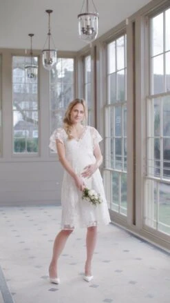 Seraphine Robe En Dentelle Florale De Grossesse à Allaitement Blanche à Fleurs -Seraphine 1664270967 36f3881ea64f9f3d7cf8a404f918a8aafa9f028011c533930f694cd9a76f1c41 d 640