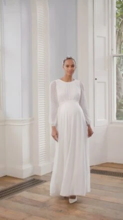 Seraphine Robe Mariée Grossesse En Mousseline Texturée -Seraphine 1665285364 937c4b0b1dbb039551e5f13160fbb619e8babc5f6e723cf190a35e8549a5a599 d 640