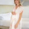Seraphine Chemise De Nuit Vintage Florale De Maternité à Allaitement -Seraphine Asia Ecru 01 V1