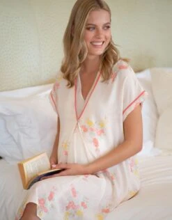 Seraphine Chemise De Nuit Vintage Florale De Maternité à Allaitement -Seraphine Asia Ecru 04 V1
