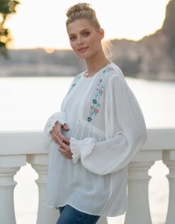Seraphine Haut Chemisier Blanc De Maternité à Allaitement à Fleurs Brodées