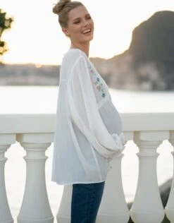 Seraphine Haut Chemisier Blanc De Maternité à Allaitement à Fleurs Brodées -Seraphine Bronte White 04 V2