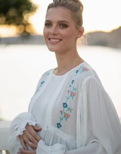 Seraphine Haut Chemisier Blanc De Maternité à Allaitement à Fleurs Brodées -Seraphine Bronte White 06 V2