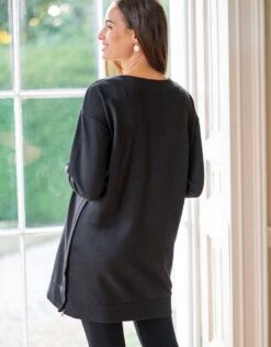 Seraphine Pull Grossesse Et Allaitement Col En V – Noir 9 Seraphine Pull Grossesse Et Allaitement Col En V – Noir -Seraphine Charity Black 04 V1