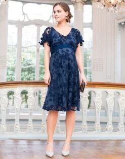 Seraphine Robe En Dentelle Florale De Grossesse à Allaitement Bleu Marine -Seraphine Diane Navy 03