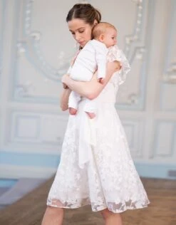 Seraphine Robe En Dentelle Florale De Grossesse à Allaitement Blanche à Fleurs -Seraphine Diane White 06 V2