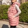 Seraphine Doudoune Longue Sans Manches 3 En 1 De Grossesse à Portage Avec Capuche Rose -Seraphine Dixie Pink 01 V3