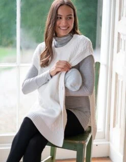 Seraphine Gilet Sans Manches De Grossesse Et D'allaitement En Tricot Torsadé - Blanc Cassé