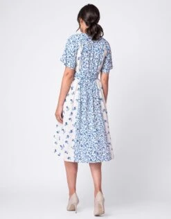 Seraphine Robe De Grossesse Et D'allaitement à Fleurs Bleue Et Blanche -Seraphine Ivorie Blue 06 V3