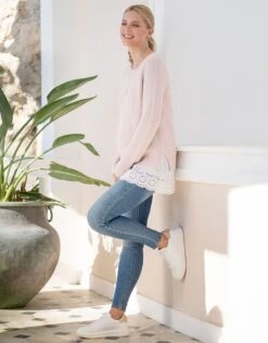 Seraphine Pull En Tricot Rose De Grossesse à Allaitement Avec Sous-chemise En Dentelle -Seraphine Kali Blush 04 V1