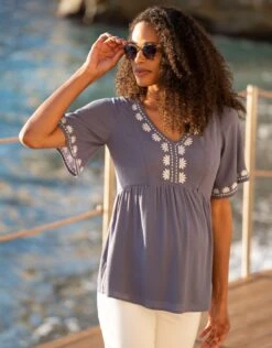 Seraphine Haut De Grossesse à Allaitement Brodé Bleu à Col En V