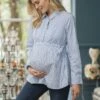 Seraphine Chemise De Grossesse Et D'allaitement à Fines Rayures Bleues Et Blanches Avec Lien Sur Le Côté -Seraphine Larry Stripe 01 V2