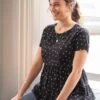 Seraphine Haut Grossesse Et Allaitement Manches Courtes – Noir -Seraphine Leora SS BlkFlrl V2 01