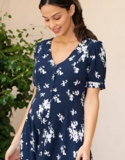 Seraphine Robe De Grossesse Et D'allaitement à Imprimé Fleuri Bleu Marine Et Blanc -Seraphine Lisanne Navy 04 V3