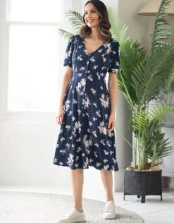 Seraphine Robe De Grossesse Et D'allaitement à Imprimé Fleuri Bleu Marine Et Blanc -Seraphine Lisanne Navy 07 V3