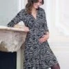 Seraphine Robe Grossesse En Jersey Nouée Sur Le Devant – Imprimé Animal -Seraphine Lorna BlkSand 01 V2