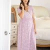 Seraphine Chemise De Nuit De Grossesse Et Allaitement à Imprimé Floral Lilas Avec Bordures En Dentelle -Seraphine Marigold Mauve 01 V1