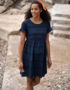 Seraphine Robe Broderie Anglaise Bleu Marine De Grossesse à Allaitement -Seraphine Octavia Navy Mama 06 V2