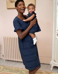 Seraphine Mama & Mini - Robe Bébé En Coton Brodée Anglaise Bleu Marine -Seraphine Octavia Navy Mini 06 V1