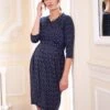 Seraphine Robe Grossesse Et Allaitement Manches Courtes à Pois Bleu Marine Et Blancs -Seraphine Peachey NavySpot 01 V2