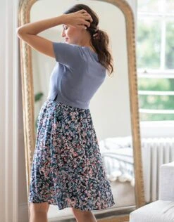 Seraphine Robe De Grossesse à Allaitement à Imprimé Floral Bleu Avec Haut -Seraphine Rosaline Blue 07 V3