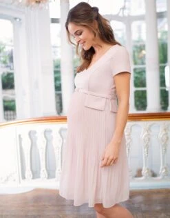 Seraphine Robe Grossesse Plissée à Manches Courtes – Rose -Seraphine Saphira Blush 03