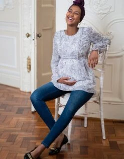 Seraphine Blouse Grossesse Et Allaitement – Imprimé Serpent -Seraphine Talisa BlkPrnt 03 V1