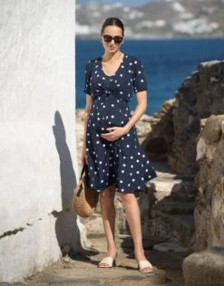 Seraphine Robe De Grossesse Et D'allaitement à Pois Bleu Marine Et Blanc Nouée Sur Le Devant -Seraphine Taryn NavySpot 03 V3