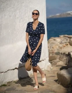 Seraphine Robe De Grossesse Et D'allaitement à Pois Bleu Marine Et Blanc Nouée Sur Le Devant -Seraphine Taryn NavySpot 05 V3