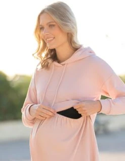 Seraphine Top De Grossesse à Allaitement à Capuche Rose Avec Sous-chemise Intégrée -Seraphine Thora Blush 03