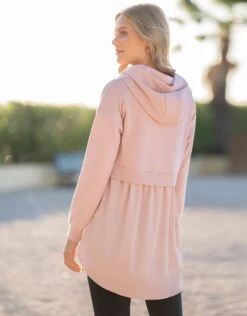 Seraphine Top De Grossesse à Allaitement à Capuche Rose Avec Sous-chemise Intégrée -Seraphine Thora Blush 05